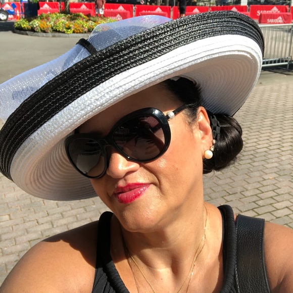 Meet your Posher, Nedia - Picture 1 of 1